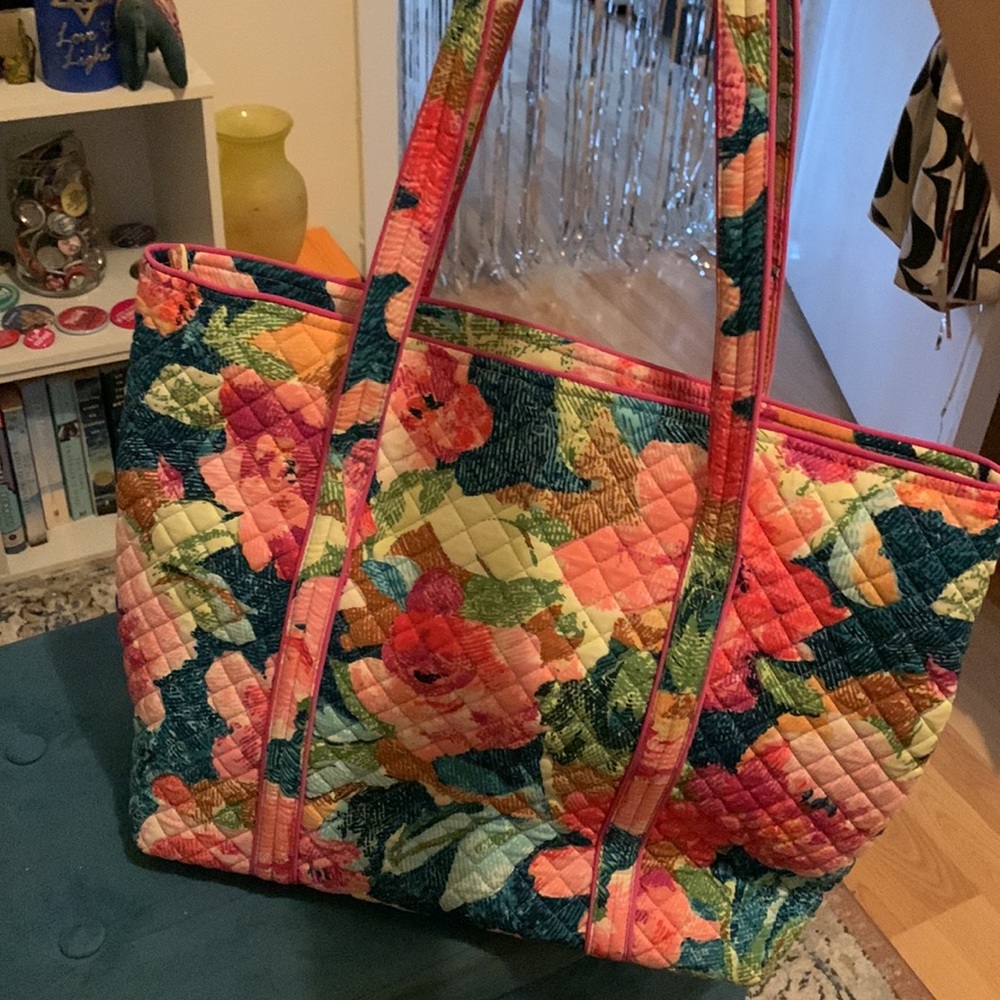 PRICE DROP🔥 Vera Bradley Tote 🌸 - Picture 4 of 4
